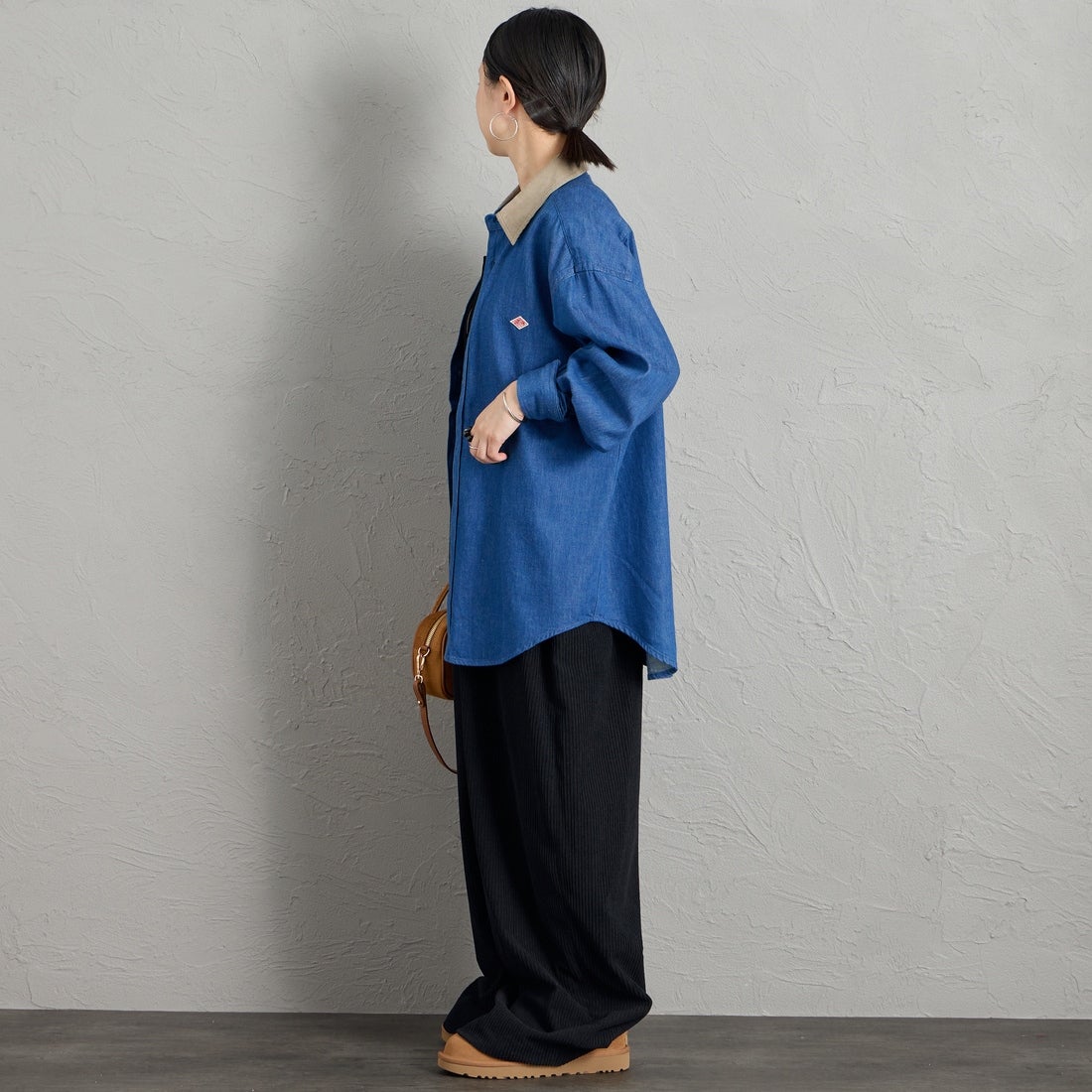 DANTON [ダントン] コーデュロイカラー ライトオンスデニムシャツ [DT-B0478SDM] LT.INDIGO &&モデル身長：150cm 着用サイズ：38&&