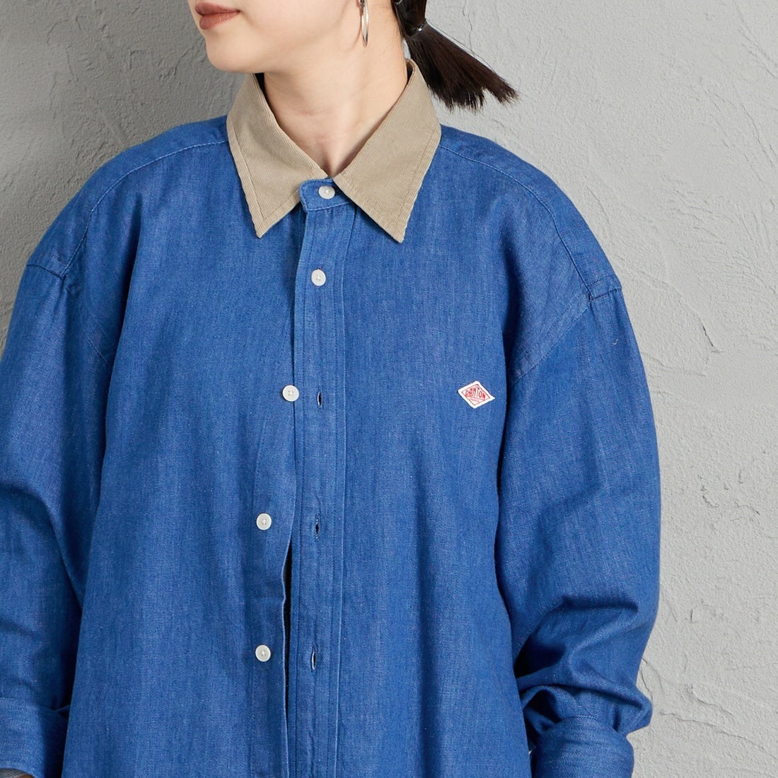 DANTON [ダントン] コーデュロイカラー ライトオンスデニムシャツ [DT-B0478SDM] LT.INDIGO &&モデル身長：150cm 着用サイズ：38&&