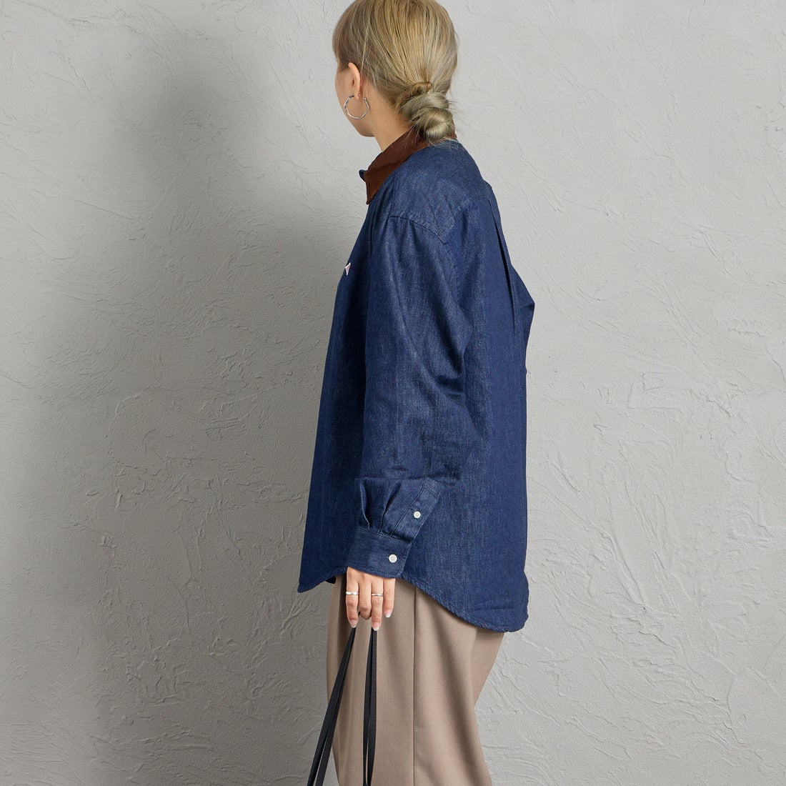 DANTON [ダントン] コーデュロイカラー ライトオンスデニムシャツ [DT-B0478SDM] INDIGO &&モデル身長：156cm 着用サイズ：38&&