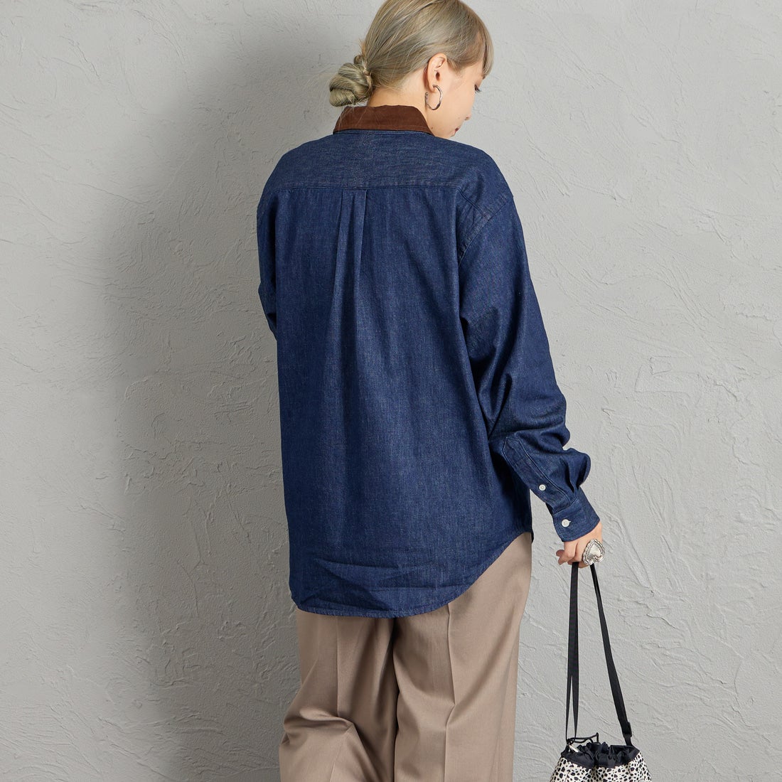 DANTON [ダントン] コーデュロイカラー ライトオンスデニムシャツ [DT-B0478SDM] INDIGO &&モデル身長：156cm 着用サイズ：38&&