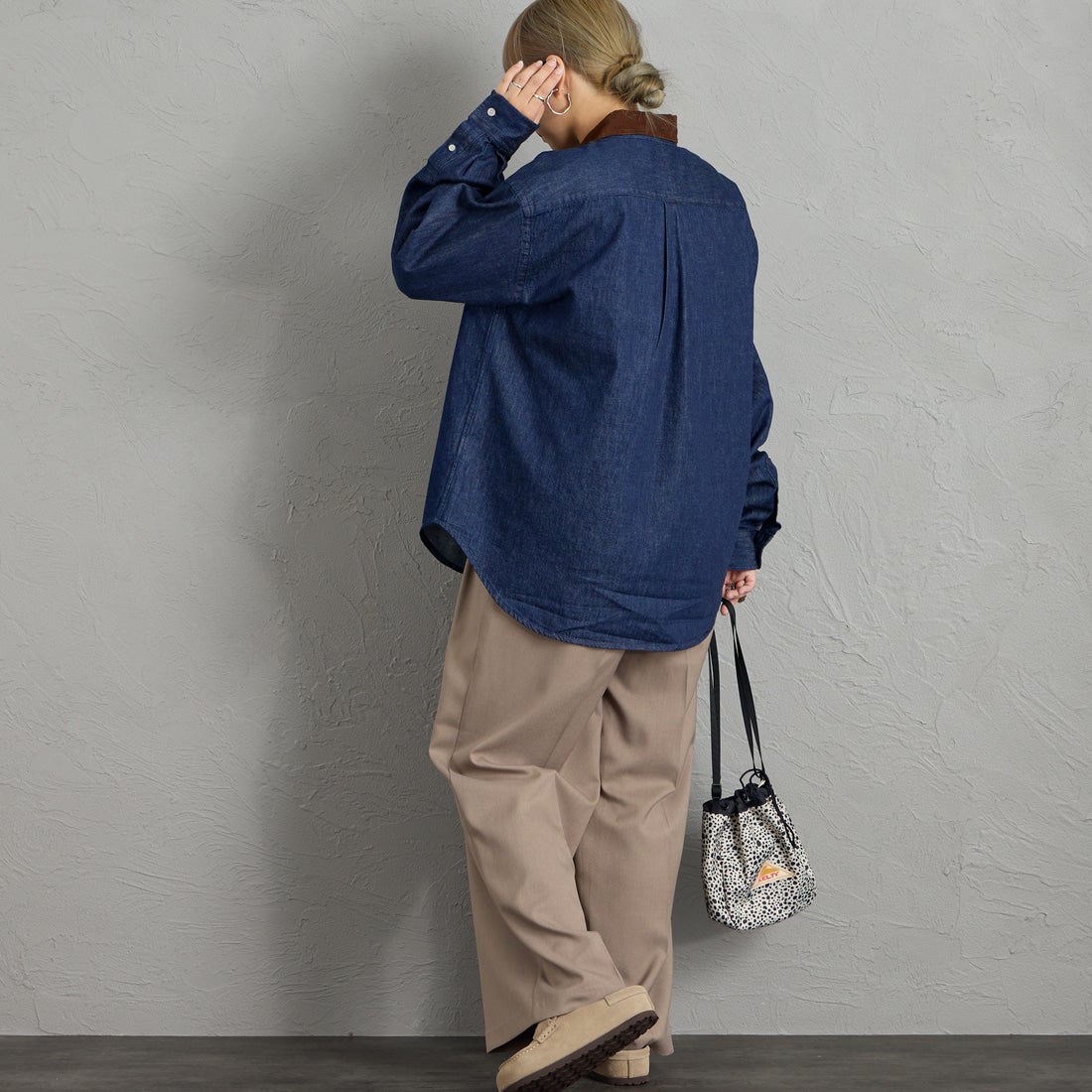 DANTON [ダントン] コーデュロイカラー ライトオンスデニムシャツ [DT-B0478SDM] INDIGO &&モデル身長：156cm 着用サイズ：38&&