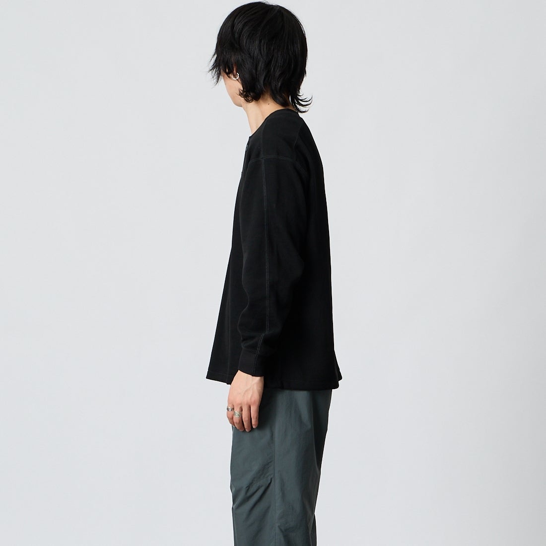SCREEN STARS [スクリーンスターズ] 別注 スウェットライクヘンリーネックニット [2623-SB32-JF]BLACK &&モデル身長：177cm 着用サイズ：M&&