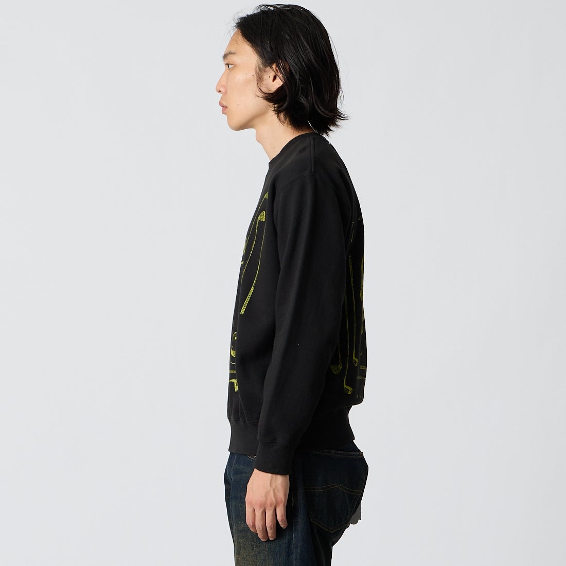 NEW VINTAGE GOLF [ニュービンテージゴルフ] 別注 プリントクルーネックスウェット [NVG-0608-JF] BLK/YELLOW &&モデル身長：175cm 着用サイズ：S&&