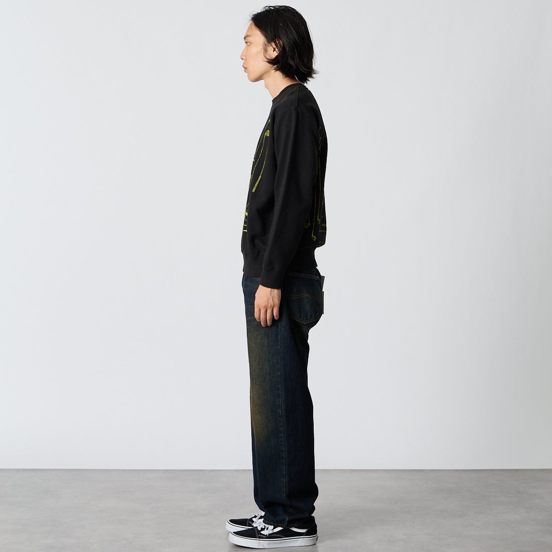 NEW VINTAGE GOLF [ニュービンテージゴルフ] 別注 プリントクルーネックスウェット [NVG-0608-JF] BLK/YELLOW &&モデル身長：175cm 着用サイズ：S&&
