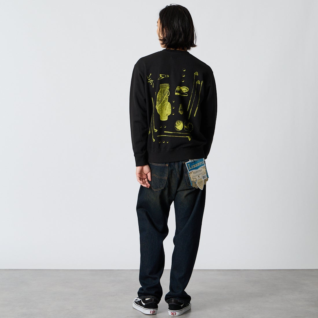 NEW VINTAGE GOLF [ニュービンテージゴルフ] 別注 プリントクルーネックスウェット [NVG-0608-JF] BLK/YELLOW &&モデル身長：175cm 着用サイズ：S&&