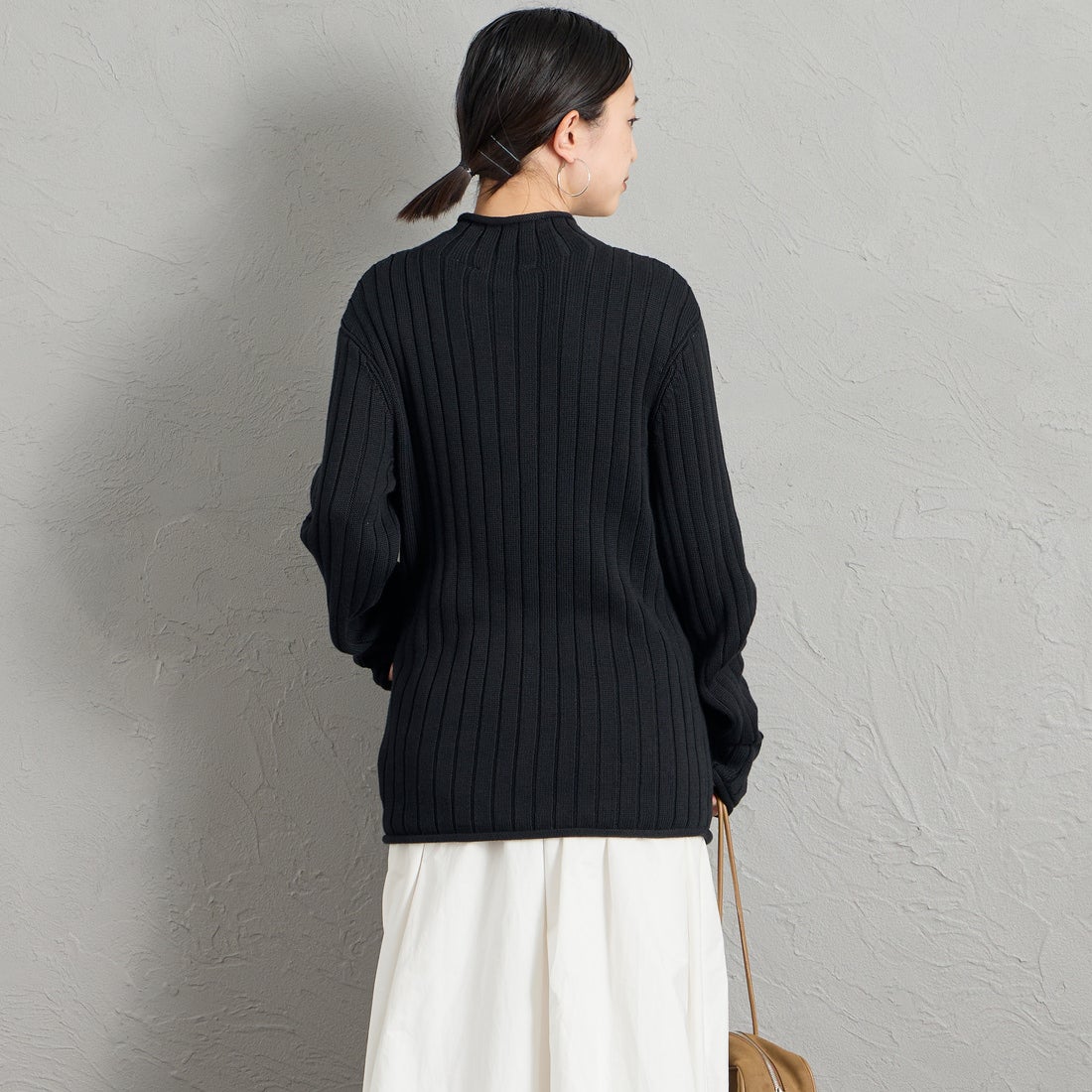 Calvin Klein [カルバンクライン] ウーブンモノグラムロゴ タートルネックセーター [47H304G] UB1 &&モデル身長：150cm 着用サイズ：S&&
