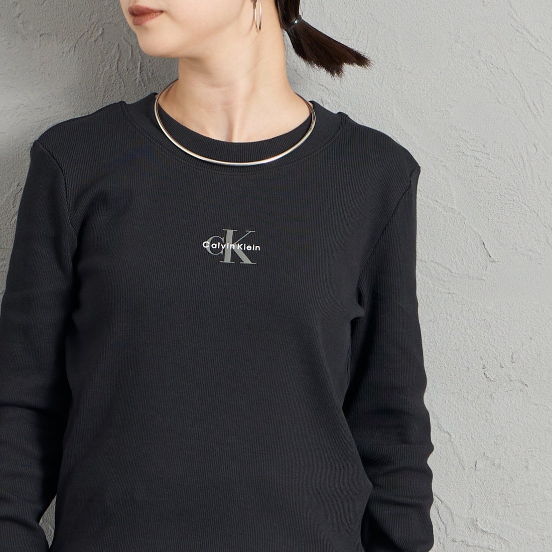 Calvin Klein [カルバンクライン] ロングスリーブモノグラムベビーTシャツ [47A803G] UB1 &&モデル身長：150cm 着用サイズ：S&&