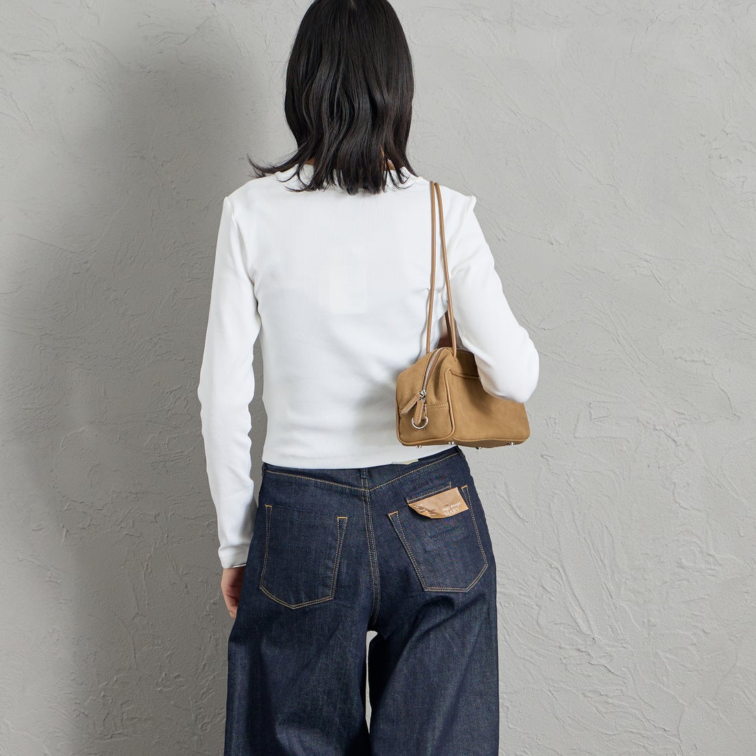 Calvin Klein [カルバンクライン] ロングスリーブモノグラムベビーTシャツ [47A803G] YAA &&モデル身長：162cm 着用サイズ：S&&