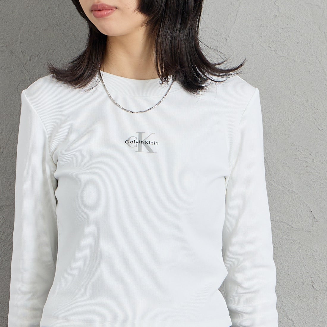 Calvin Klein [カルバンクライン] ロングスリーブモノグラムベビーTシャツ [47A803G] YAA &&モデル身長：162cm 着用サイズ：S&&