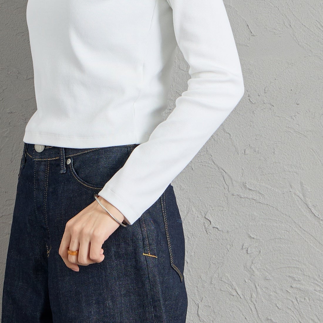 Calvin Klein [カルバンクライン] ロングスリーブモノグラムベビーTシャツ [47A803G] YAA &&モデル身長：162cm 着用サイズ：S&&