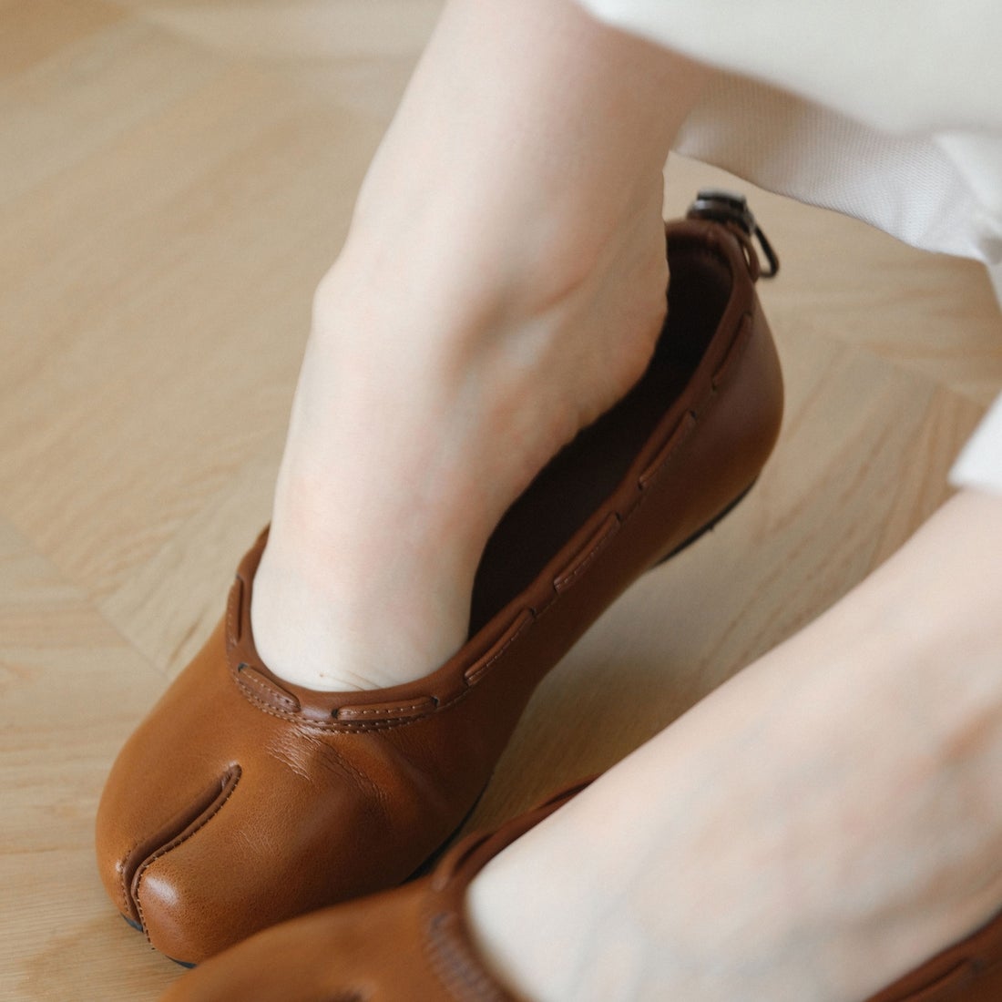 PAES [ペイズ] レザーストリングフラットシューズ [LEATHER-STRING-FLAT] BROWN