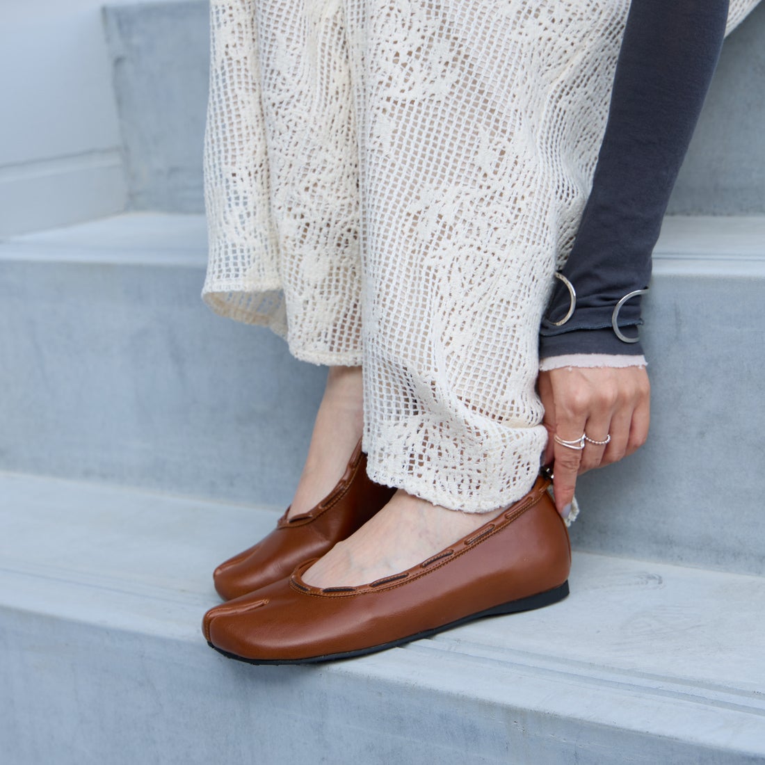 PAES [ペイズ] レザーストリングフラットシューズ [LEATHER-STRING-FLAT] BROWN