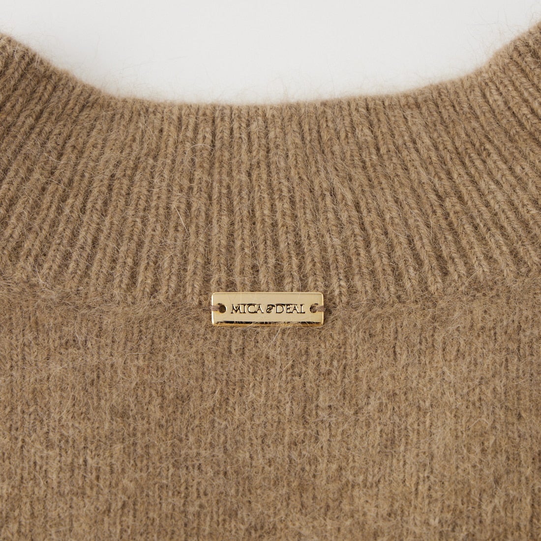 MICA&DEAL [マイカアンドディール] ラクーンデュアルVネックニット [0126308103] BEIGE