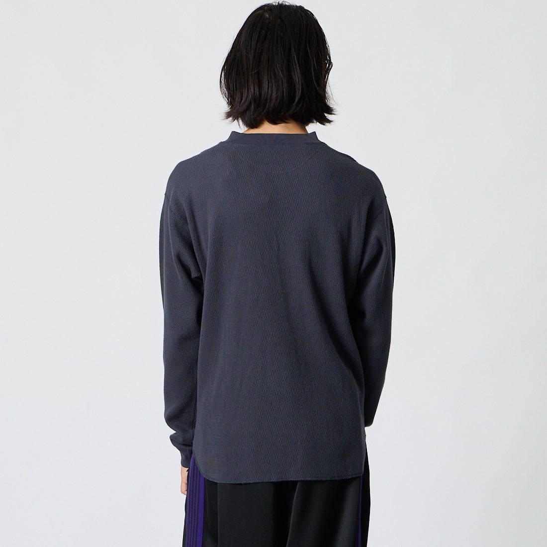ARMY TWILL SANFORIZED [アーミーツイル サンフォライズド] ハニカムヘンリーネックTシャツ [AM-2653007] CHARCOAL &&モデル身長：175cm 着用サイズ：M&&