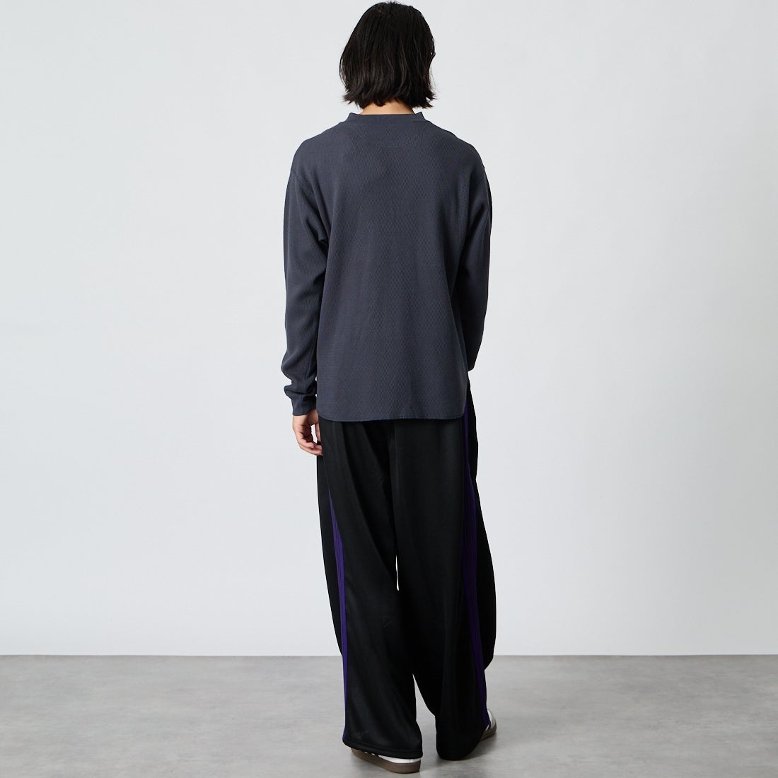 ARMY TWILL SANFORIZED [アーミーツイル サンフォライズド] ハニカムヘンリーネックTシャツ [AM-2653007] CHARCOAL &&モデル身長：175cm 着用サイズ：M&&