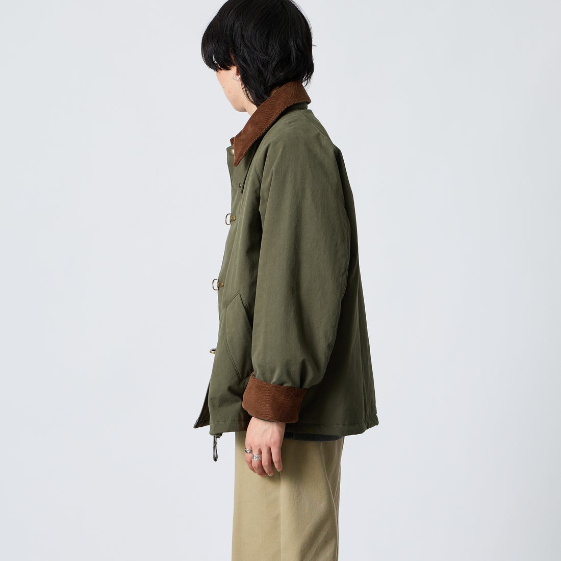 ARMY TWILL SANFORIZED [アーミーツイル サンフォライズド] 別注 中綿入り FIREMANミリタリージャケット [AM-2654501-INT-JF] SAGE &&モデル身長：177cm 着用サイズ：L&&