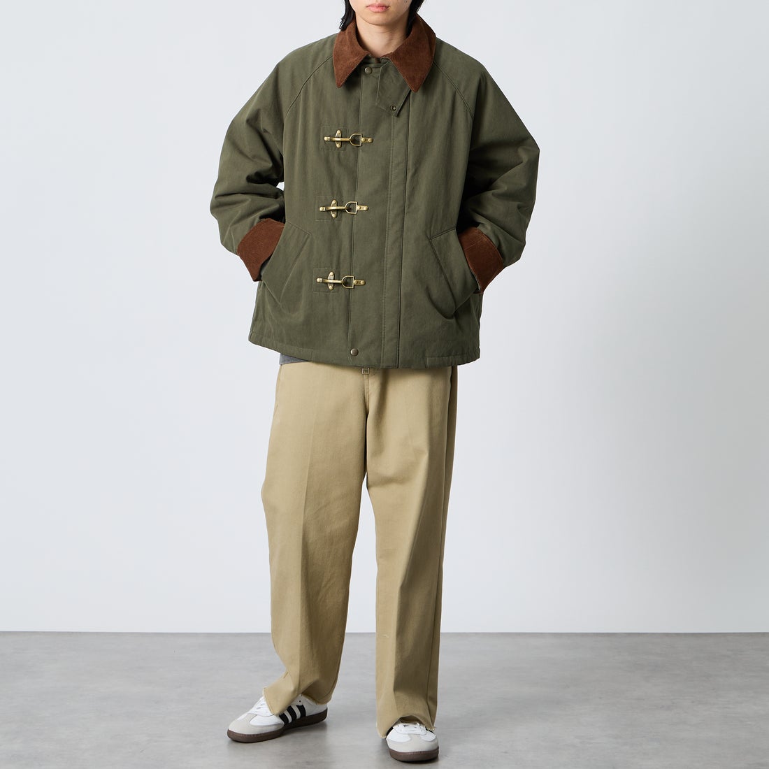 ARMY TWILL SANFORIZED [アーミーツイル サンフォライズド] 別注 中綿入り FIREMANミリタリージャケット [AM-2654501-INT-JF] SAGE &&モデル身長：177cm 着用サイズ：L&&