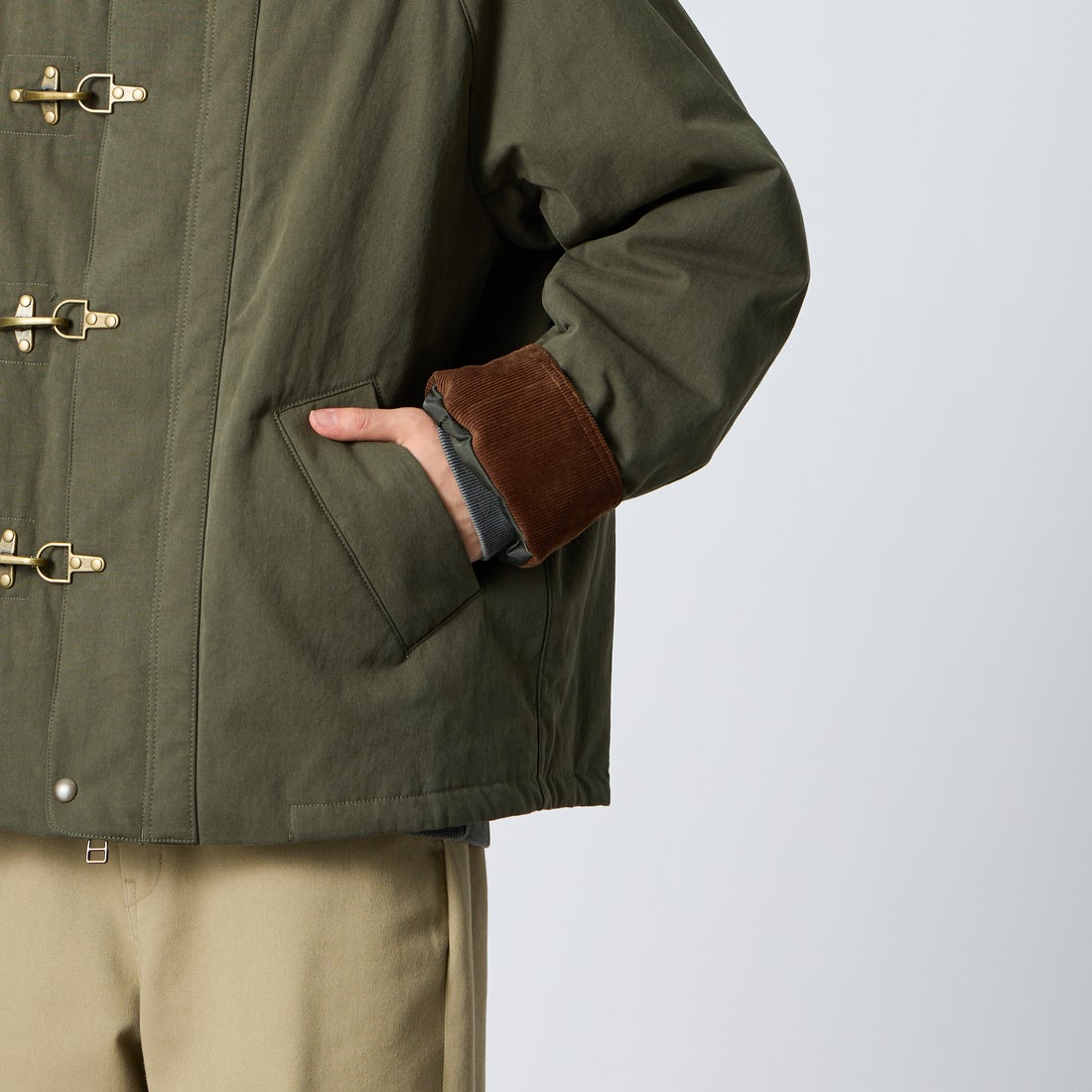 ARMY TWILL SANFORIZED [アーミーツイル サンフォライズド] 別注 中綿入り FIREMANミリタリージャケット [AM-2654501-INT-JF] SAGE &&モデル身長：177cm 着用サイズ：L&&