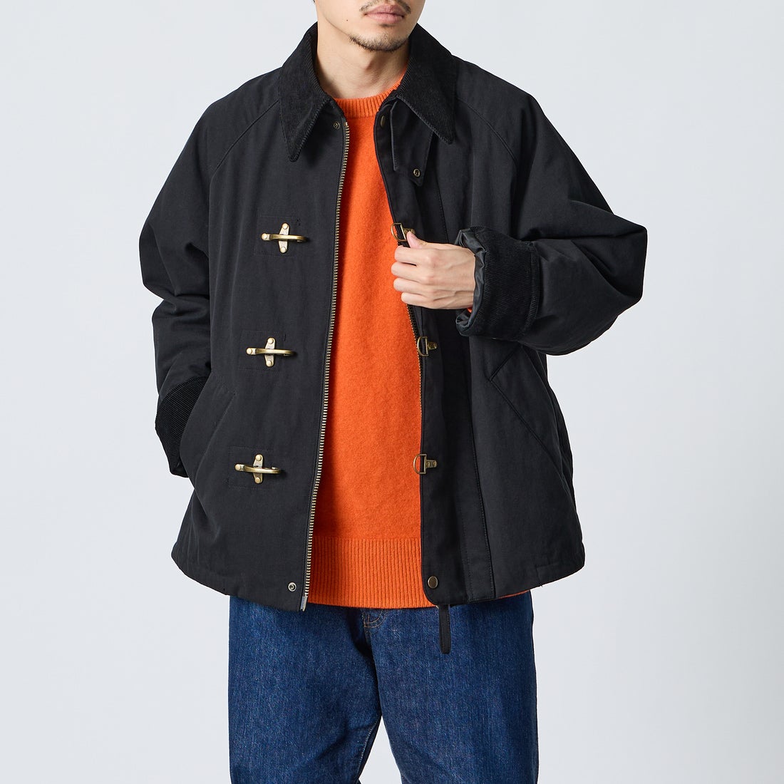 ARMY TWILL SANFORIZED [アーミーツイル サンフォライズド] 別注 中綿入り FIREMANミリタリージャケット [AM-2654501-INT-JF] BLACK &&モデル身長：168cm 着用サイズ：L&&