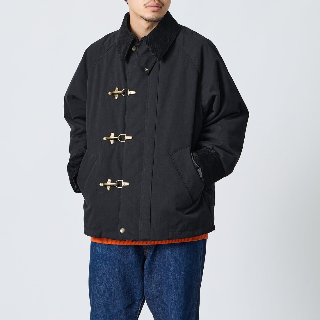 ARMY TWILL SANFORIZED [アーミーツイル サンフォライズド] 別注 中綿入り FIREMANミリタリージャケット [AM-2654501-INT-JF] BLACK &&モデル身長：168cm 着用サイズ：L&&