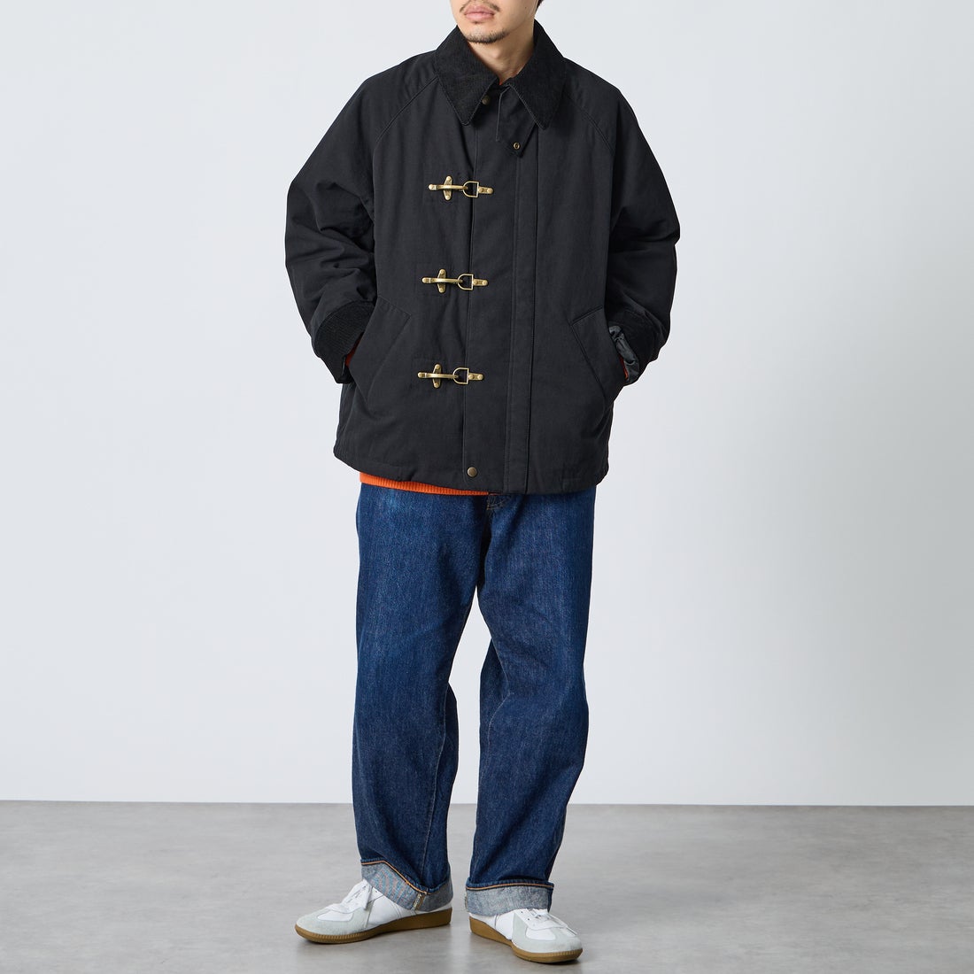 ARMY TWILL SANFORIZED [アーミーツイル サンフォライズド] 別注 中綿入り FIREMANミリタリージャケット [AM-2654501-INT-JF] BLACK &&モデル身長：168cm 着用サイズ：L&&
