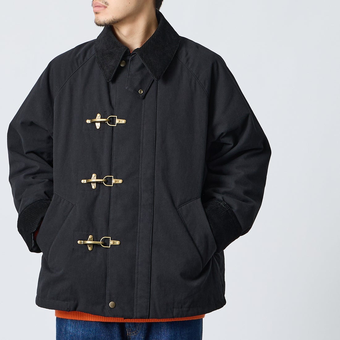 ARMY TWILL SANFORIZED [アーミーツイル サンフォライズド] 別注 中綿入り FIREMANミリタリージャケット [AM-2654501-INT-JF] BLACK &&モデル身長：168cm 着用サイズ：L&&