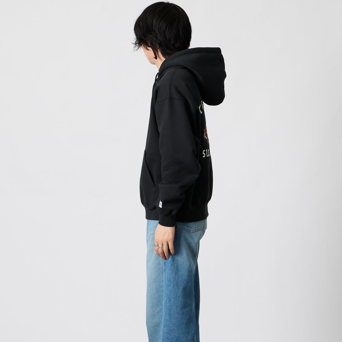 The Endless Summer [エンドレスサマー] BUHI 刺繍パーカー [1050-26774303] 01 BLACK &&モデル身長：177cm 着用サイズ：M&&