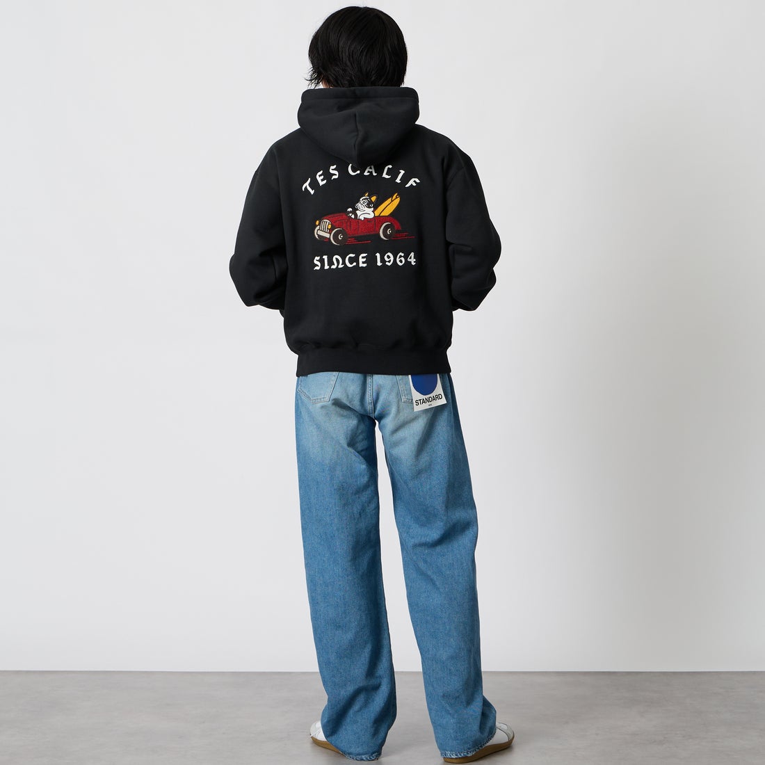 The Endless Summer [エンドレスサマー] BUHI 刺繍パーカー [1050-26774303] 01 BLACK &&モデル身長：177cm 着用サイズ：M&&