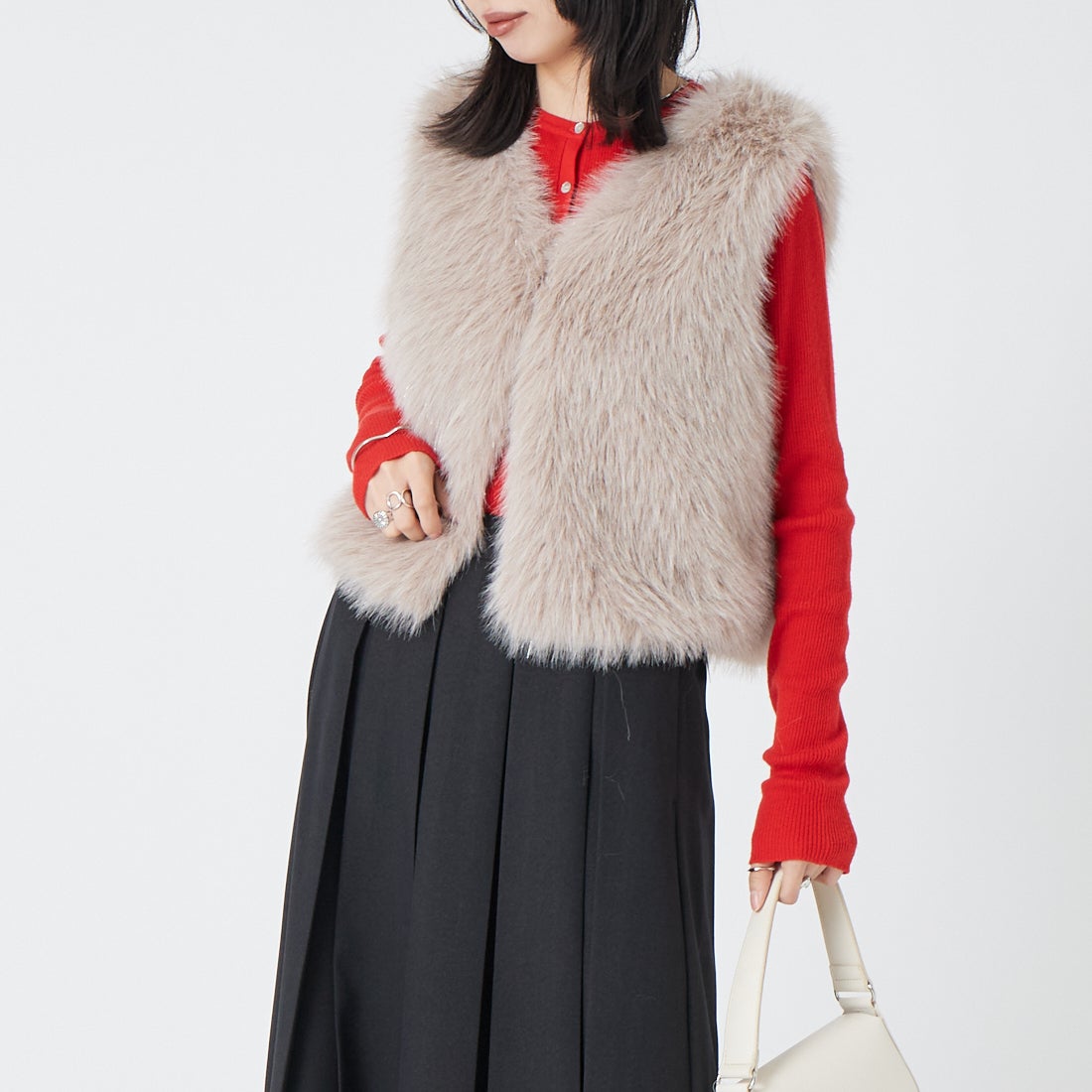 Jeans Factory Clothes [ジーンズファクトリークローズ] ラメファーベスト [21269066] ﾍﾞｰｼﾞｭ &&モデル身長：162cm 着用サイズ：F&&