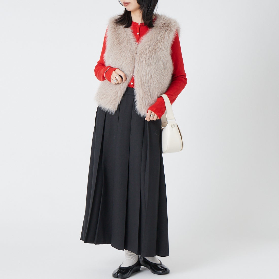 Jeans Factory Clothes [ジーンズファクトリークローズ] ラメファーベスト [21269066] ﾍﾞｰｼﾞｭ &&モデル身長：162cm 着用サイズ：F&&