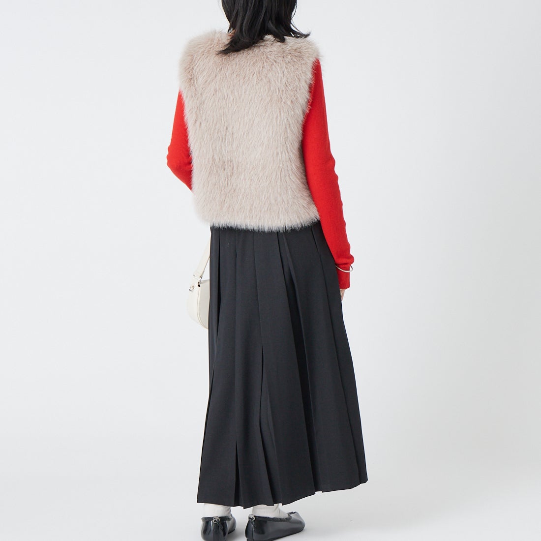 Jeans Factory Clothes [ジーンズファクトリークローズ] ラメファーベスト [21269066] ﾍﾞｰｼﾞｭ &&モデル身長：162cm 着用サイズ：F&&
