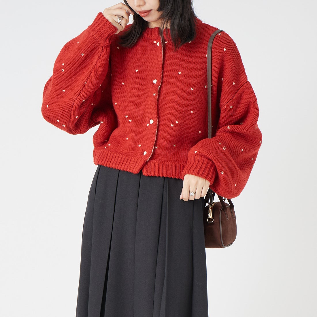 WILLFULLY [ウィルフリー] ショート ハートドットジャカード リバーシブルニットカーディガン [2622-NT-20] RED/TAN &&モデル身長：162cm 着用サイズ：F&&
