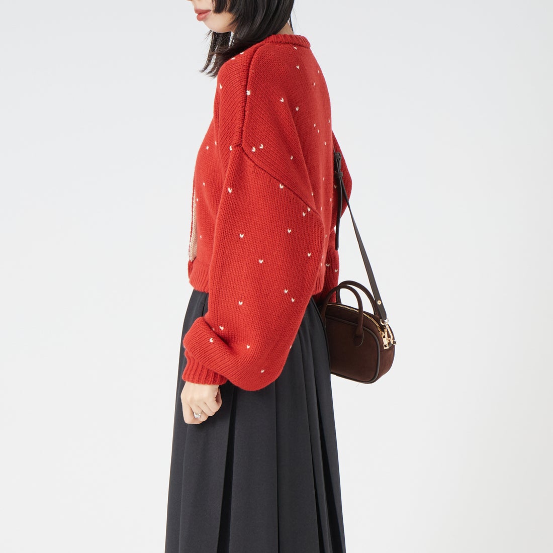 WILLFULLY [ウィルフリー] ショート ハートドットジャカード リバーシブルニットカーディガン [2622-NT-20] RED/TAN &&モデル身長：162cm 着用サイズ：F&&