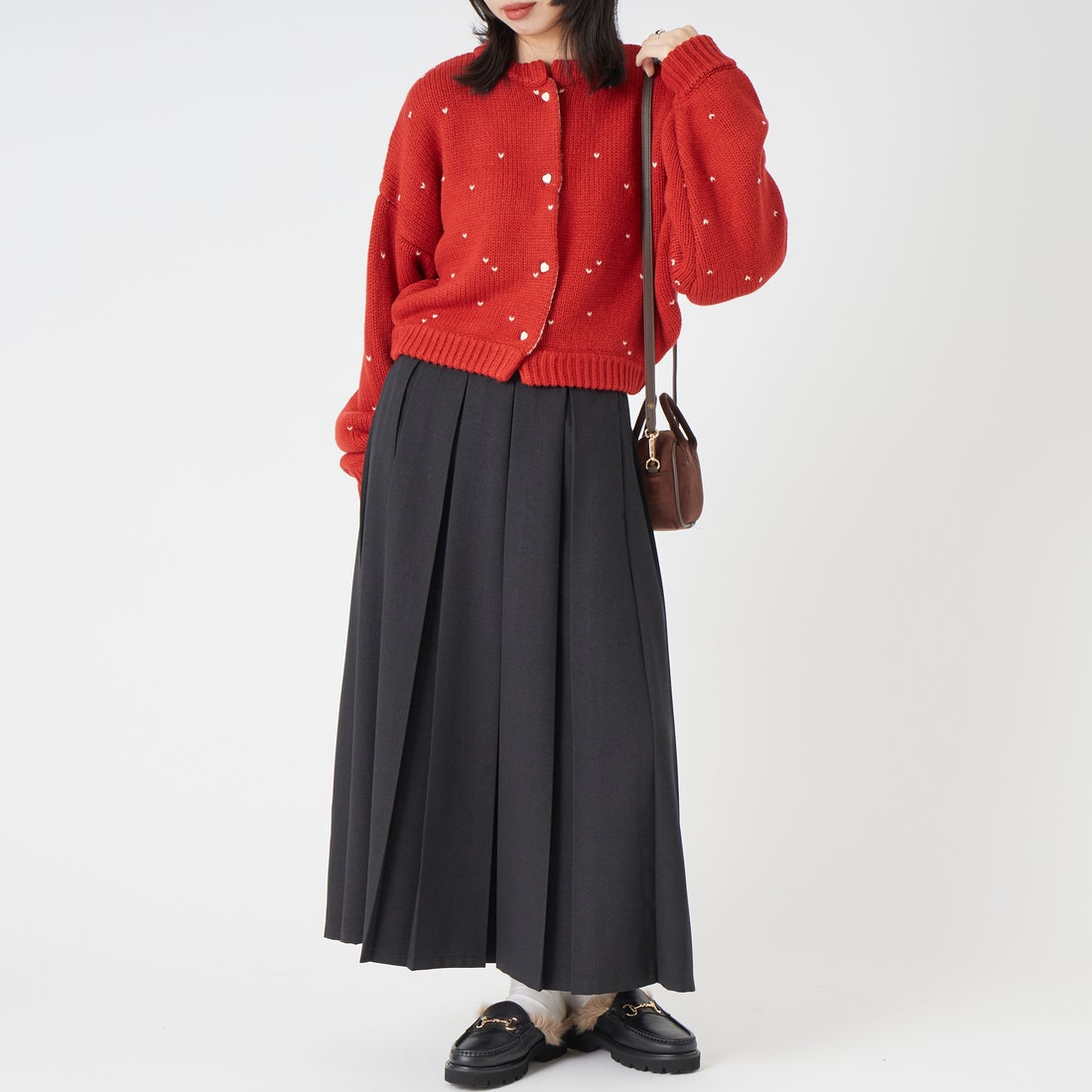 WILLFULLY [ウィルフリー] ショート ハートドットジャカード リバーシブルニットカーディガン [2622-NT-20] RED/TAN &&モデル身長：162cm 着用サイズ：F&&