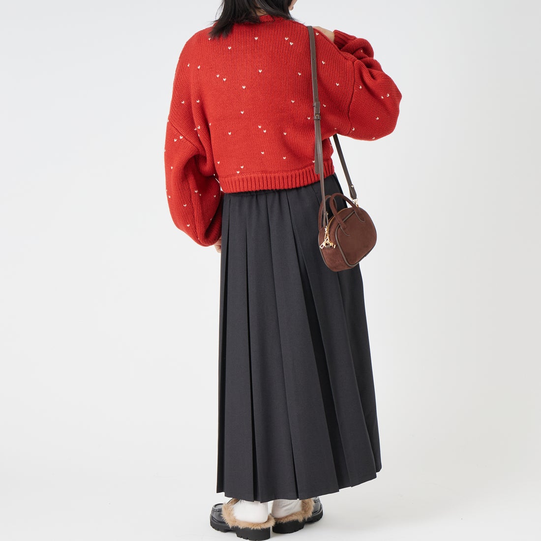 WILLFULLY [ウィルフリー] ショート ハートドットジャカード リバーシブルニットカーディガン [2622-NT-20] RED/TAN &&モデル身長：162cm 着用サイズ：F&&