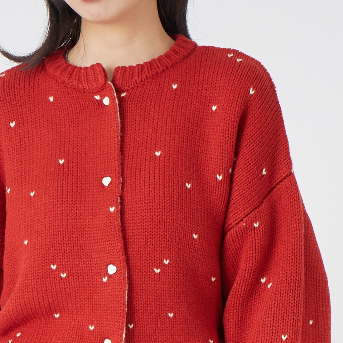 WILLFULLY [ウィルフリー] ショート ハートドットジャカード リバーシブルニットカーディガン [2622-NT-20] RED/TAN &&モデル身長：162cm 着用サイズ：F&&