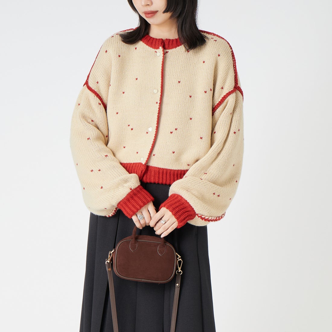 WILLFULLY [ウィルフリー] ショート ハートドットジャカード リバーシブルニットカーディガン [2622-NT-20] RED/TAN &&モデル身長：162cm 着用サイズ：F&&