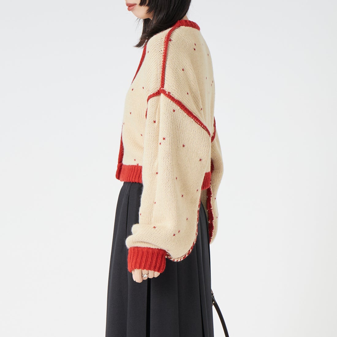 WILLFULLY [ウィルフリー] ショート ハートドットジャカード リバーシブルニットカーディガン [2622-NT-20] RED/TAN &&モデル身長：162cm 着用サイズ：F&&