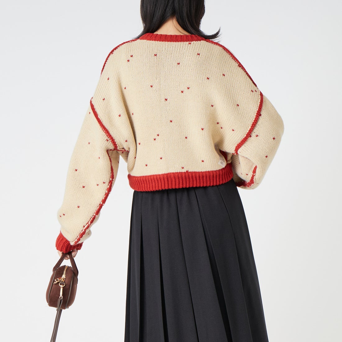 WILLFULLY [ウィルフリー] ショート ハートドットジャカード リバーシブルニットカーディガン [2622-NT-20] RED/TAN &&モデル身長：162cm 着用サイズ：F&&