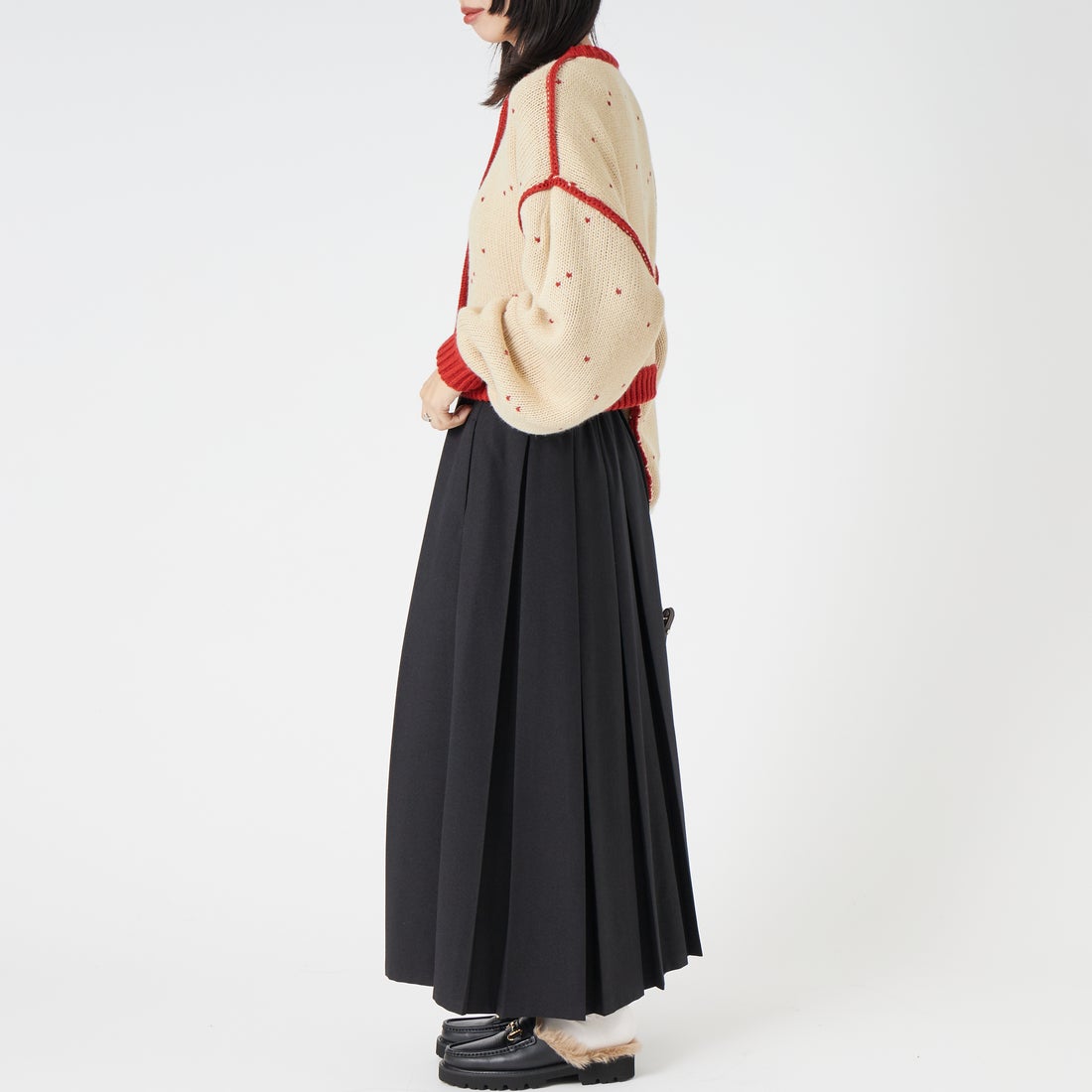 WILLFULLY [ウィルフリー] ショート ハートドットジャカード リバーシブルニットカーディガン [2622-NT-20] RED/TAN &&モデル身長：162cm 着用サイズ：F&&