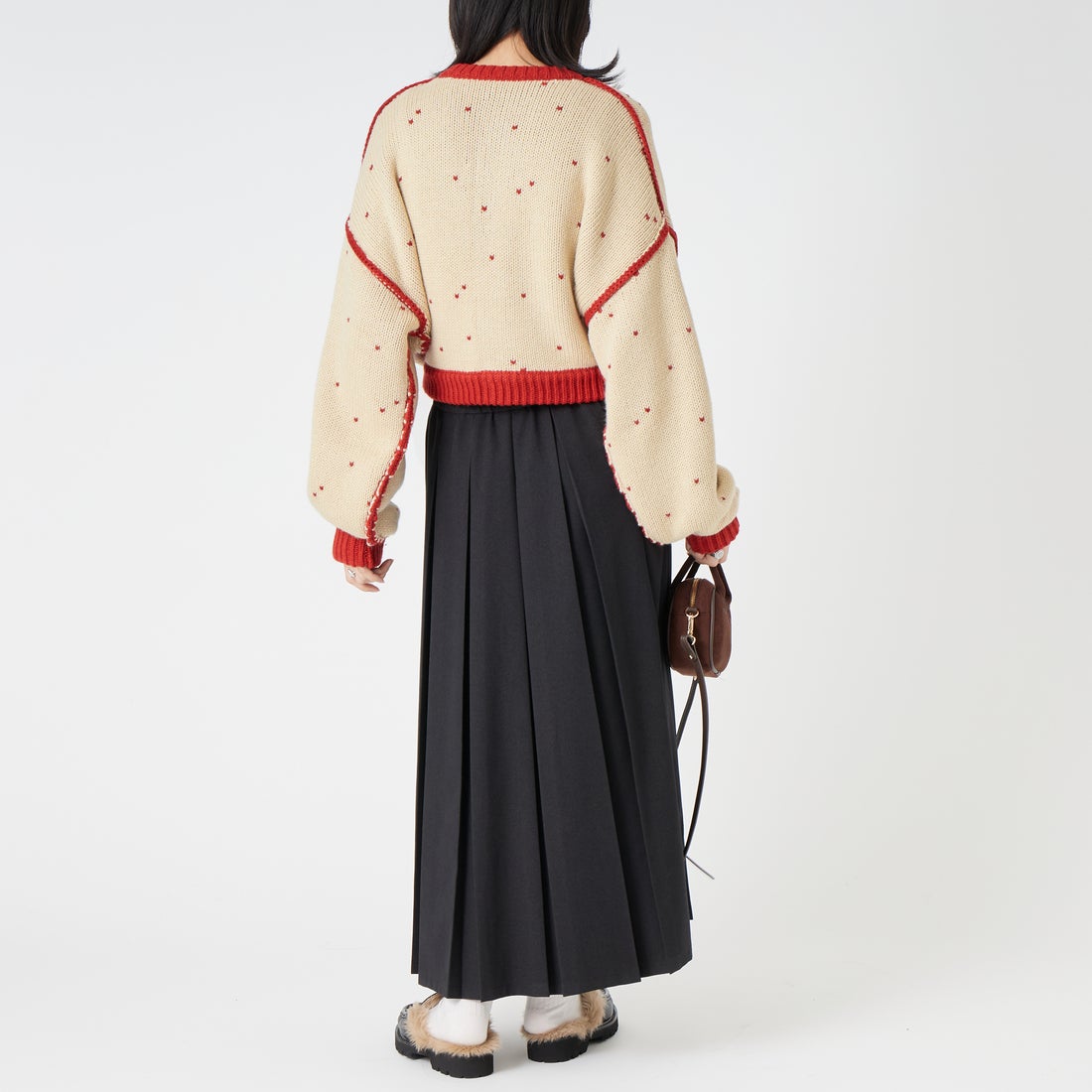 WILLFULLY [ウィルフリー] ショート ハートドットジャカード リバーシブルニットカーディガン [2622-NT-20] RED/TAN &&モデル身長：162cm 着用サイズ：F&&