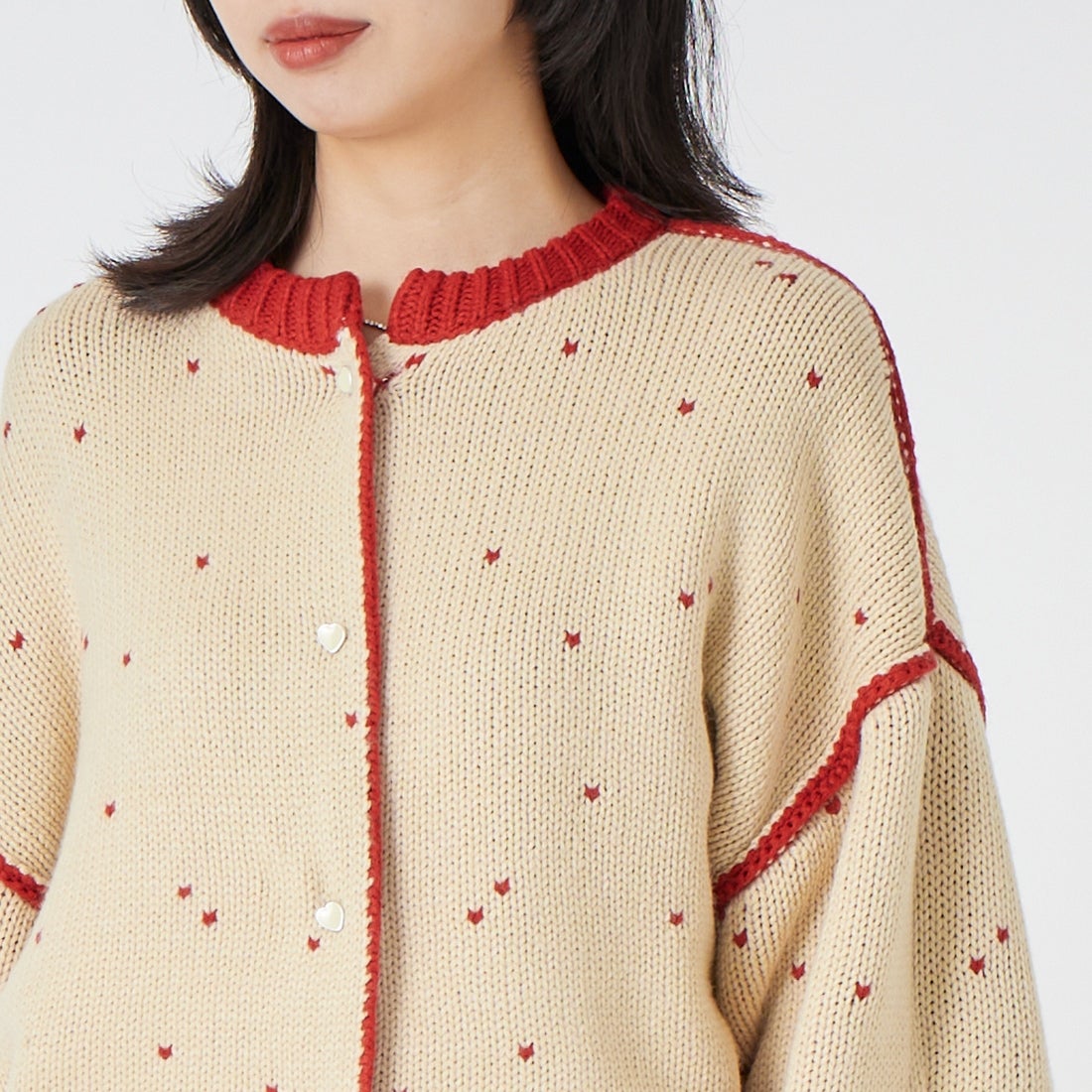 WILLFULLY [ウィルフリー] ショート ハートドットジャカード リバーシブルニットカーディガン [2622-NT-20] RED/TAN &&モデル身長：162cm 着用サイズ：F&&