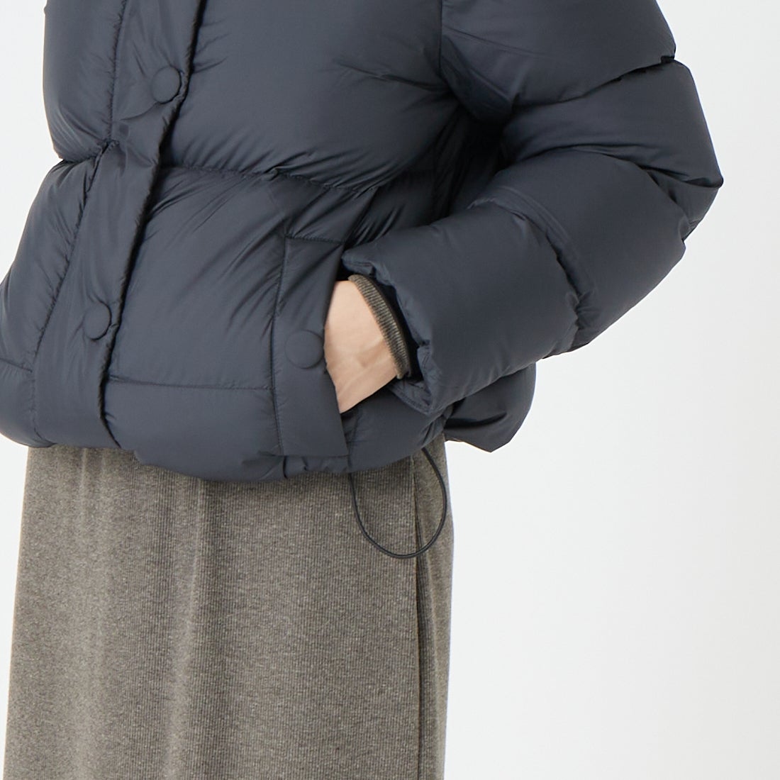 CAPE HORN [ケープホーン] ESQUEL / エスケル ダウンジャケット [D2542] 500 BLACK &&モデル身長：162cm 着用サイズ：40&&
