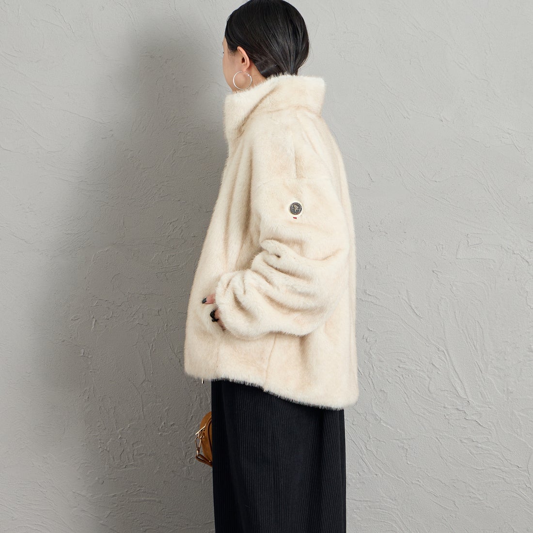 CAPE HORN [ケープホーン] ISLUGA / イスルガ ショートファージャケット [D2596] 012 OFF &&モデル身長：150cm 着用サイズ：40&&