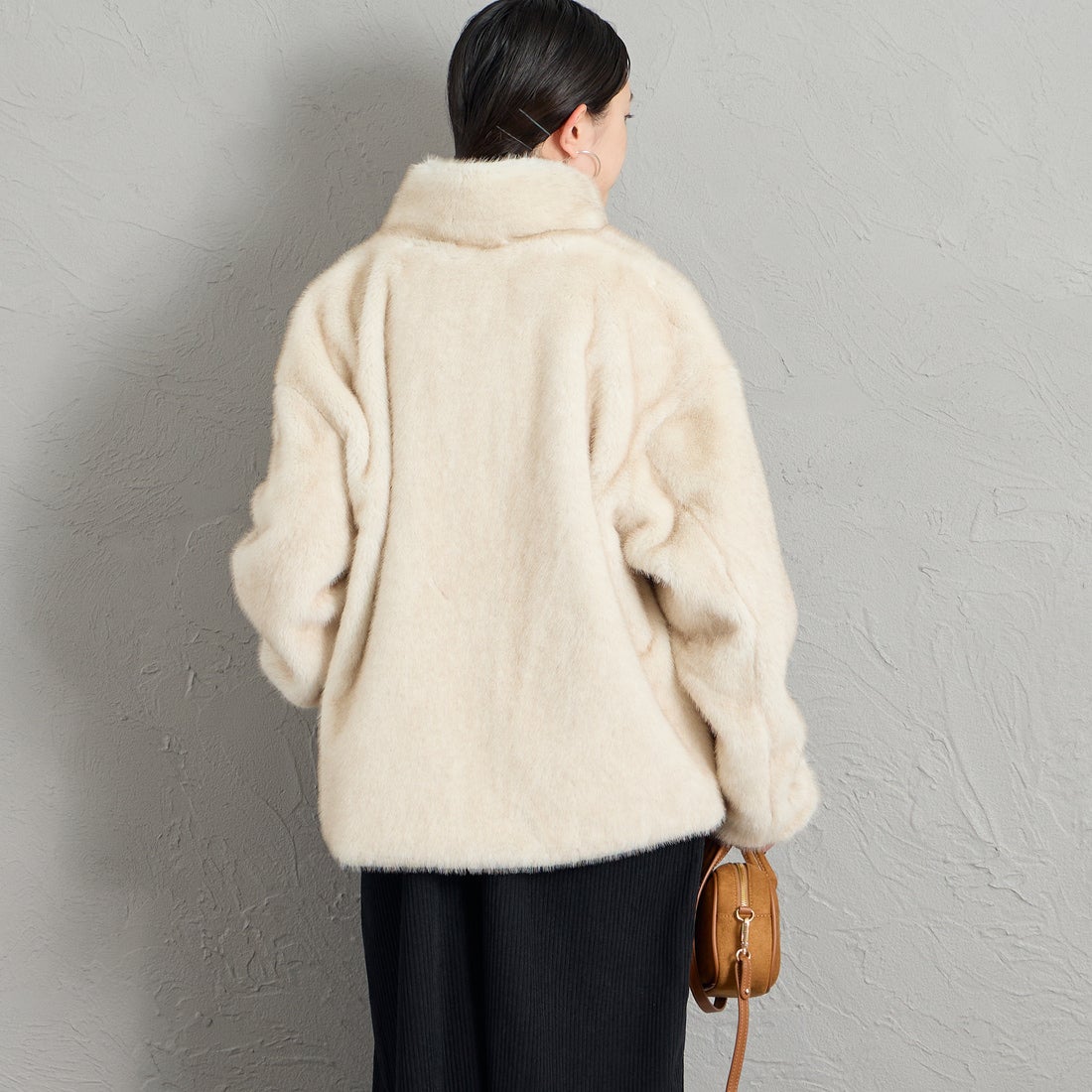 CAPE HORN [ケープホーン] ISLUGA / イスルガ ショートファージャケット [D2596] 012 OFF &&モデル身長：150cm 着用サイズ：40&&