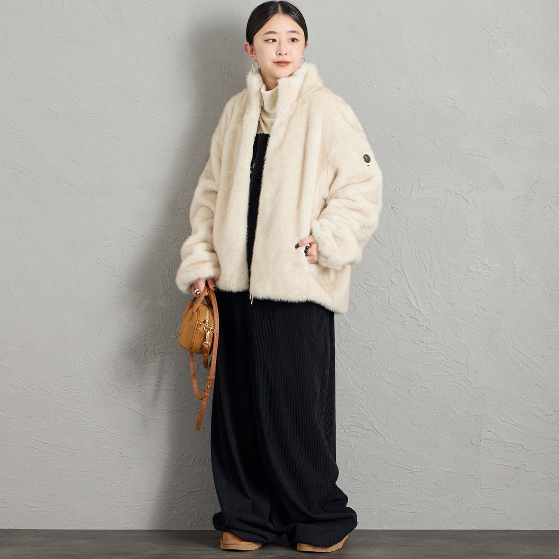 CAPE HORN [ケープホーン] ISLUGA / イスルガ ショートファージャケット [D2596] 012 OFF &&モデル身長：150cm 着用サイズ：40&&