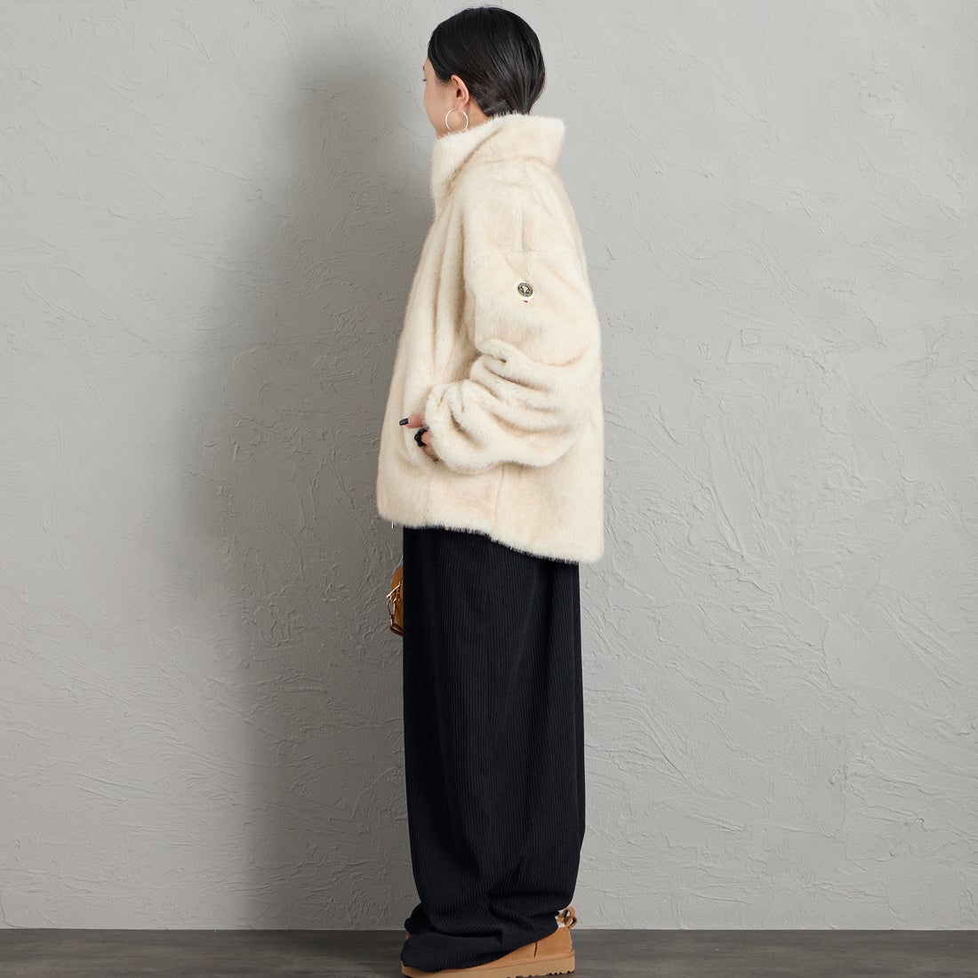CAPE HORN [ケープホーン] ISLUGA / イスルガ ショートファージャケット [D2596] 012 OFF &&モデル身長：150cm 着用サイズ：40&&