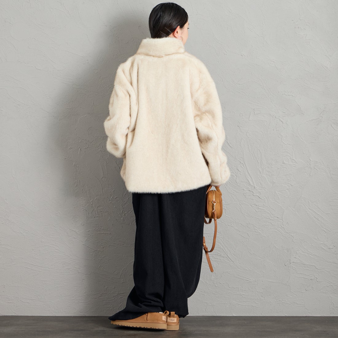 CAPE HORN [ケープホーン] ISLUGA / イスルガ ショートファージャケット [D2596] 012 OFF &&モデル身長：150cm 着用サイズ：40&&
