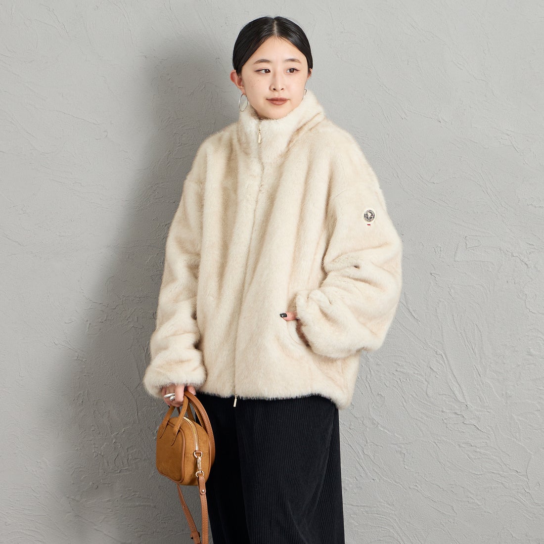 CAPE HORN [ケープホーン] ISLUGA / イスルガ ショートファージャケット [D2596] 012 OFF &&モデル身長：150cm 着用サイズ：40&&