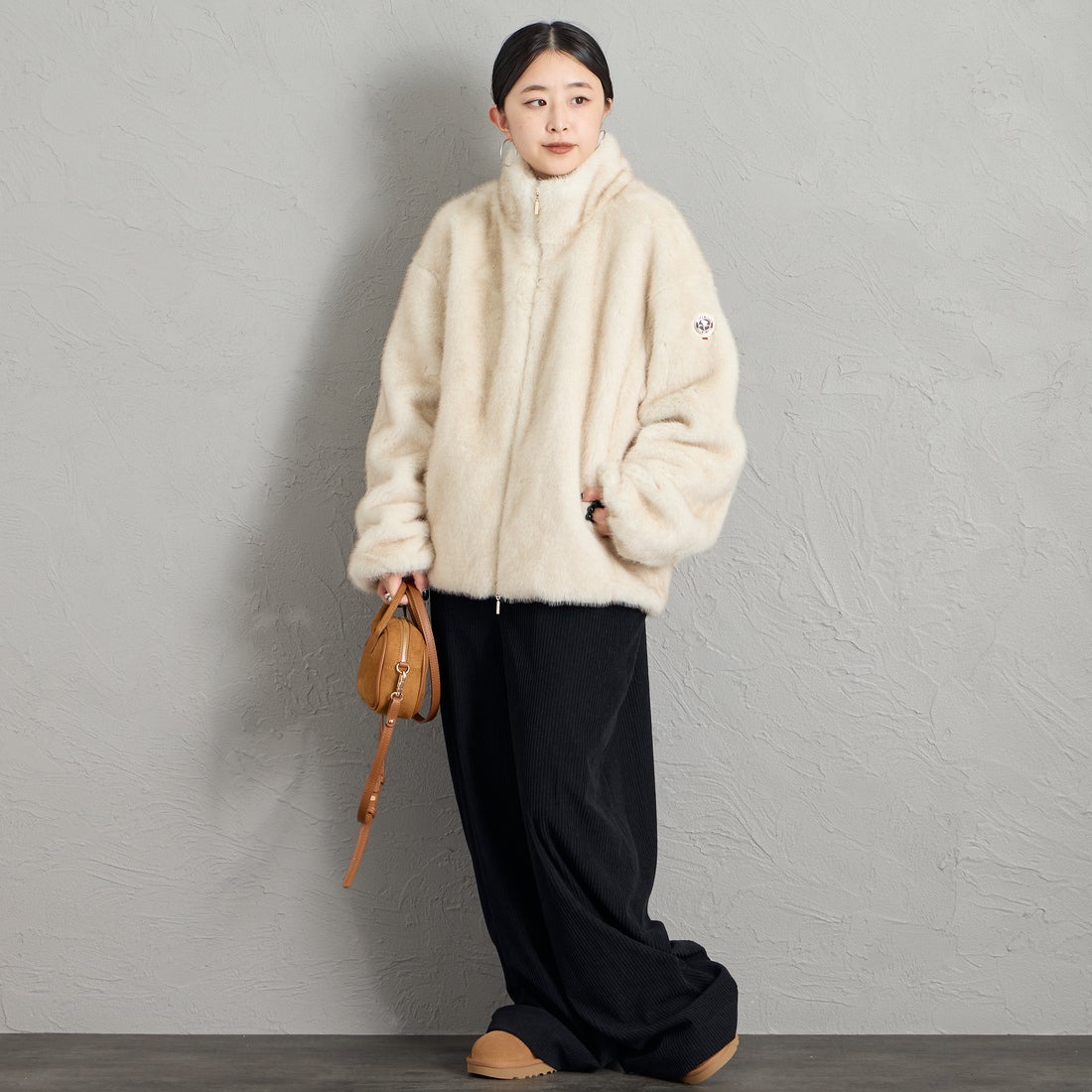 CAPE HORN [ケープホーン] ISLUGA / イスルガ ショートファージャケット [D2596] 012 OFF &&モデル身長：150cm 着用サイズ：40&&